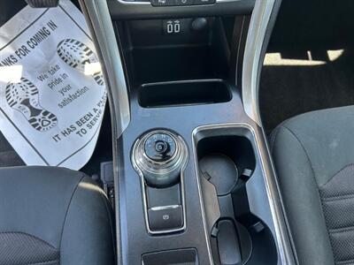 2019 Ford Fusion SE   - Photo 10 - Riverside, CA 92508