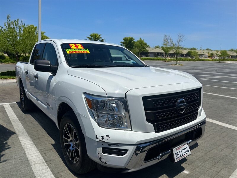 2022 Nissan Titan SV Crew Cab RWD