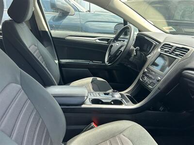 2020 Ford Fusion SE   - Photo 15 - Riverside, CA 92508