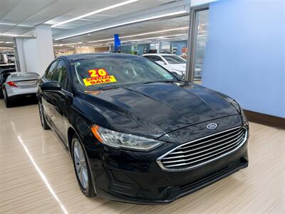 2020 Ford Fusion SE   - Photo 1 - Riverside, CA 92508