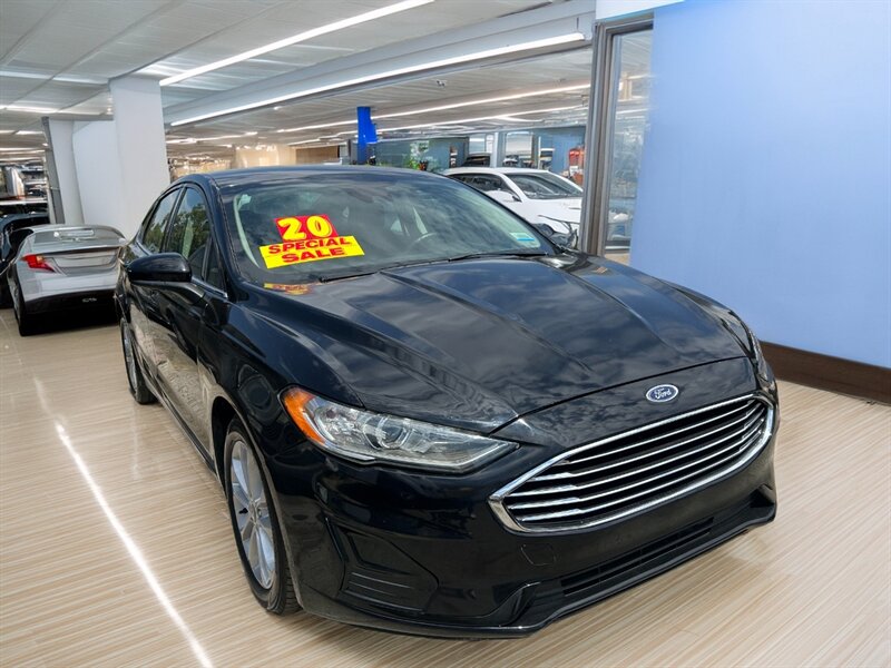 2020 Ford Fusion SE - Photo 1 - Riverside, CA 92508
