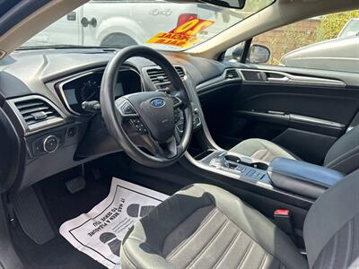 2020 Ford Fusion SE   - Photo 11 - Riverside, CA 92508