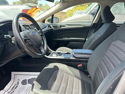 2020 Ford Fusion SE   - Photo 12 - Riverside, CA 92508