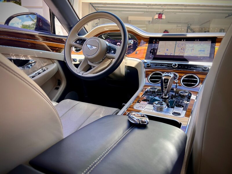 2022 Bentley Continental GTC V8  