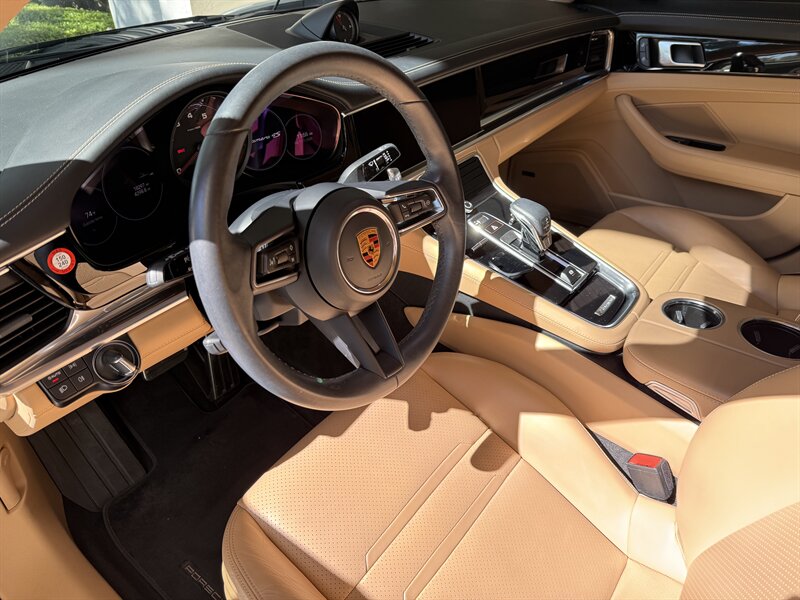 2023 Porsche Panamera 4S photo 2