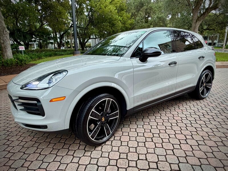 2023 Porsche Cayenne Base's photo