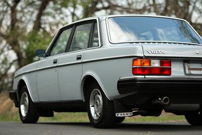 1985 Volvo 240 DL Sedan   - Photo 18 - Rockville, MD 20850