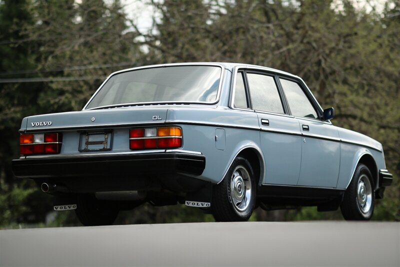 1985 Volvo 240 DL Sedan   - Photo 2 - Rockville, MD 20850