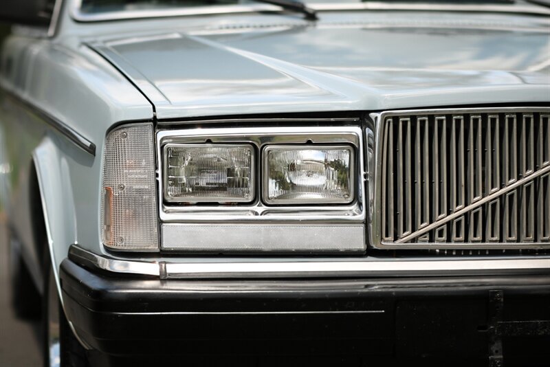 1985 Volvo 240 DL Sedan   - Photo 26 - Rockville, MD 20850