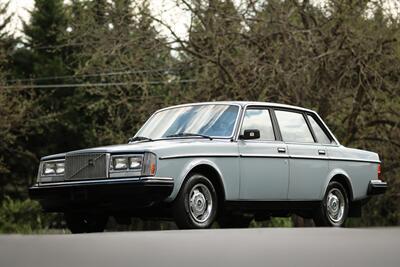 1985 Volvo 240 DL Sedan   - Photo 7 - Rockville, MD 20850