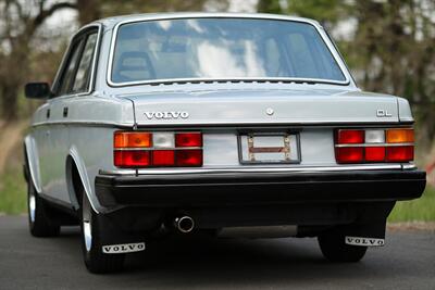 1985 Volvo 240 DL Sedan   - Photo 10 - Rockville, MD 20850