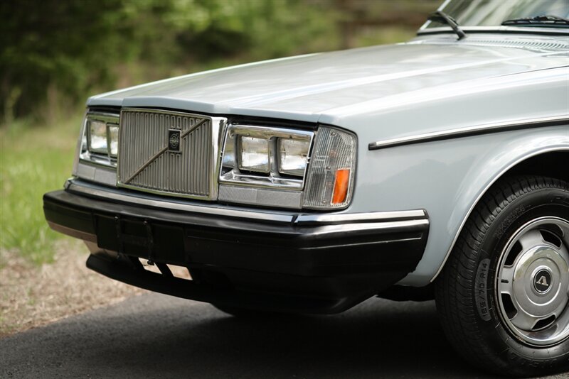 1985 Volvo 240 DL Sedan   - Photo 23 - Rockville, MD 20850