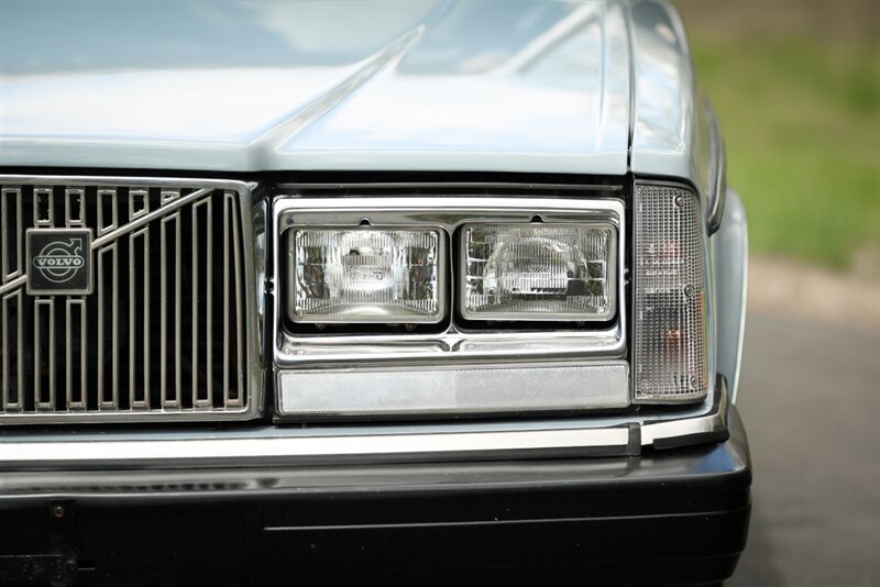 1985 Volvo 240 DL Sedan   - Photo 27 - Rockville, MD 20850