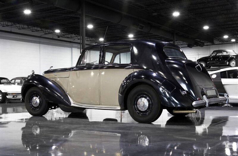 1947 Bentley Mark VI 4-Door Saloon   - Photo 2 - Rockville, MD 20850