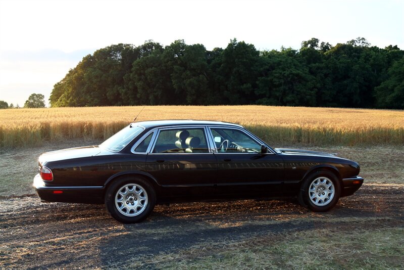 2000 Jaguar XJ8   - Photo 14 - Rockville, MD 20850