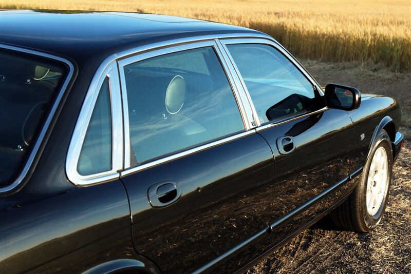 2000 Jaguar XJ8   - Photo 43 - Rockville, MD 20850