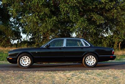 2000 Jaguar XJ8   - Photo 17 - Rockville, MD 20850