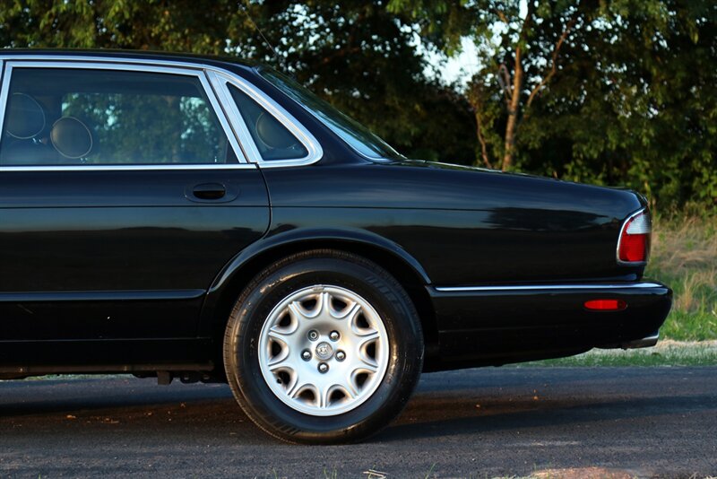 2000 Jaguar XJ8   - Photo 29 - Rockville, MD 20850