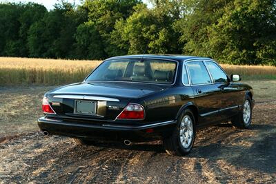 2000 Jaguar XJ8   - Photo 2 - Rockville, MD 20850