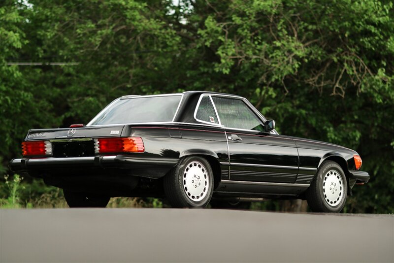 1989 Mercedes-Benz 560-Class 560 SL   - Photo 2 - Rockville, MD 20850