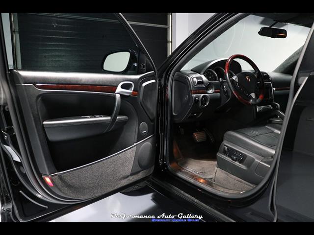 2006 Porsche Cayenne Turbo   - Photo 36 - Rockville, MD 20850