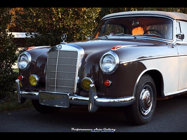 1957 Mercedes-Benz 220s Cabrio   - Photo 10 - Rockville, MD 20850