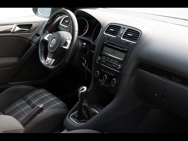 2011 Volkswagen GTI   - Photo 13 - Rockville, MD 20850