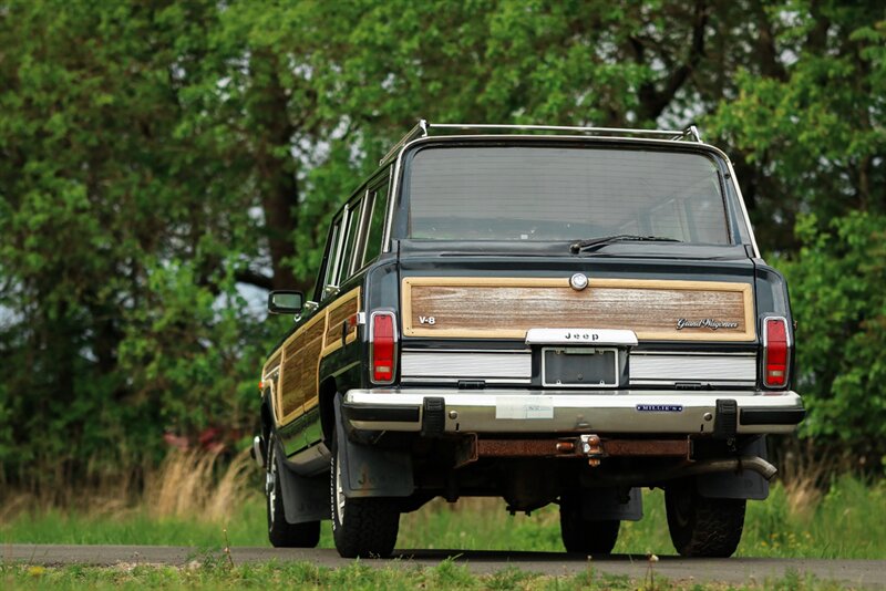 1989 Jeep Grand Wagoneer 4dr   - Photo 9 - Rockville, MD 20850