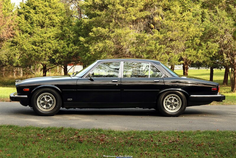 1984 Jaguar XJ8 XJ6 Vanden Plas Series III   - Photo 3 - Rockville, MD 20850