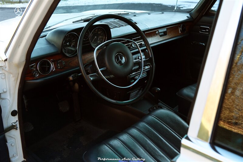 1972 Mercedes-Benz 250   - Photo 3 - Rockville, MD 20850