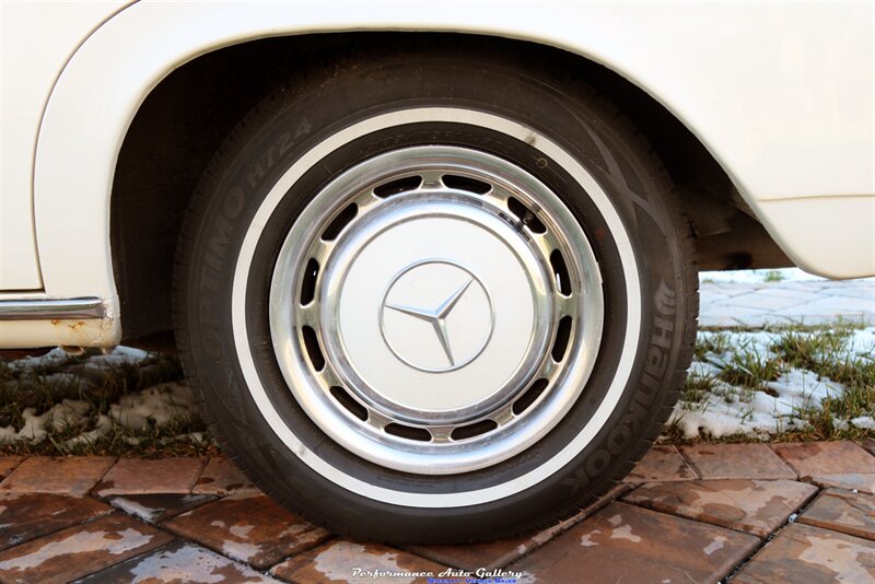 1972 Mercedes-Benz 250   - Photo 35 - Rockville, MD 20850