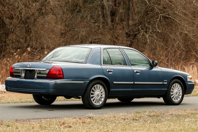 2009 Mercury Grand Marquis LS Ultimate Edition   - Photo 18 - Rockville, MD 20850