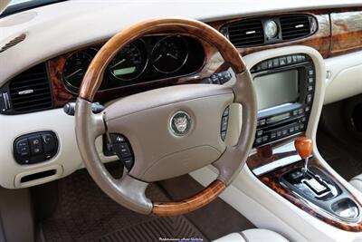 2005 Jaguar XJ8 Vanden Plas   - Photo 34 - Rockville, MD 20850