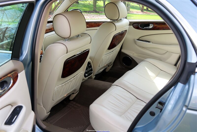 2005 Jaguar XJ8 Vanden Plas   - Photo 38 - Rockville, MD 20850