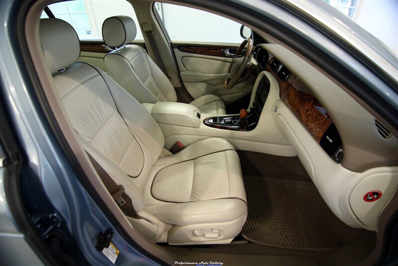 2005 Jaguar XJ8 Vanden Plas   - Photo 35 - Rockville, MD 20850