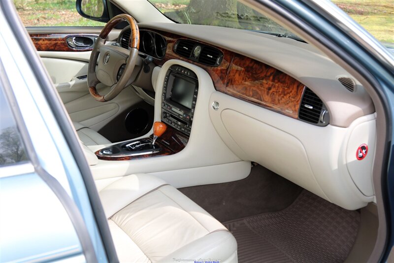 2005 Jaguar XJ8 Vanden Plas   - Photo 33 - Rockville, MD 20850