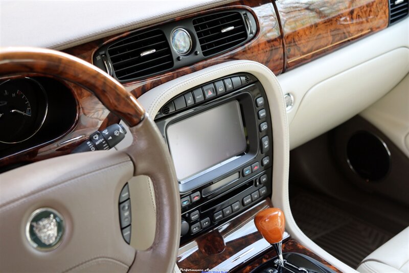 2005 Jaguar XJ8 Vanden Plas   - Photo 44 - Rockville, MD 20850