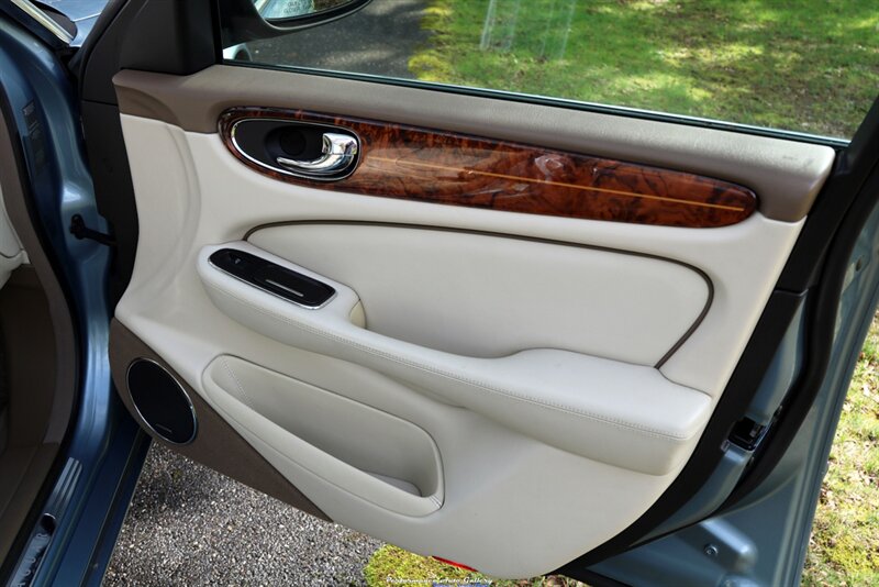 2005 Jaguar XJ8 Vanden Plas   - Photo 43 - Rockville, MD 20850