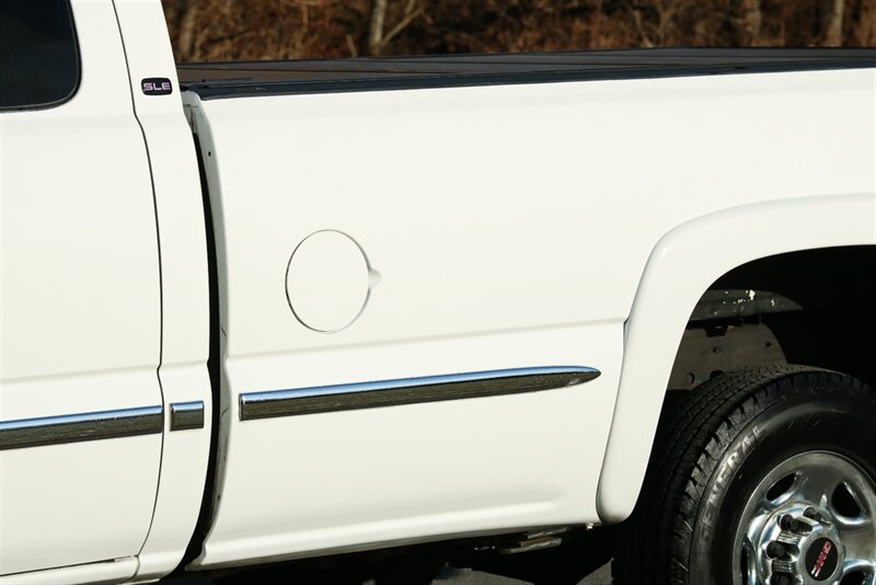 2001 GMC Sierra 2500 SLE   - Photo 42 - Rockville, MD 20850