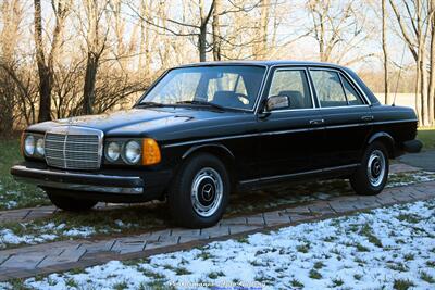 1980 Mercedes-Benz 240D   - Photo 1 - Rockville, MD 20850