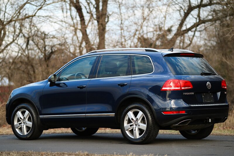 2013 Volkswagen Touareg TDI Sport   - Photo 16 - Rockville, MD 20850