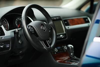 2013 Volkswagen Touareg TDI Sport   - Photo 3 - Rockville, MD 20850