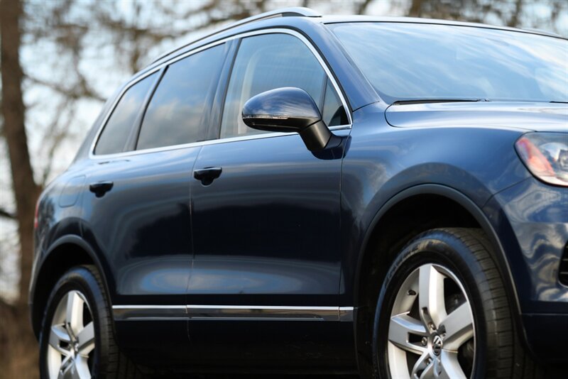 2013 Volkswagen Touareg TDI Sport   - Photo 35 - Rockville, MD 20850