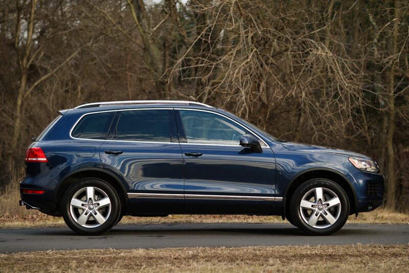 2013 Volkswagen Touareg TDI Sport   - Photo 9 - Rockville, MD 20850