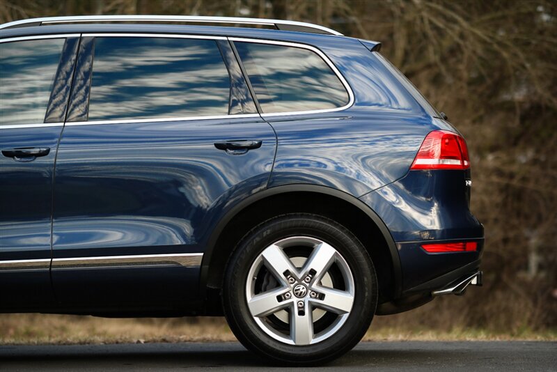 2013 Volkswagen Touareg TDI Sport   - Photo 22 - Rockville, MD 20850