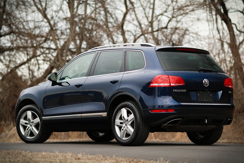 2013 Volkswagen Touareg TDI Sport   - Photo 2 - Rockville, MD 20850