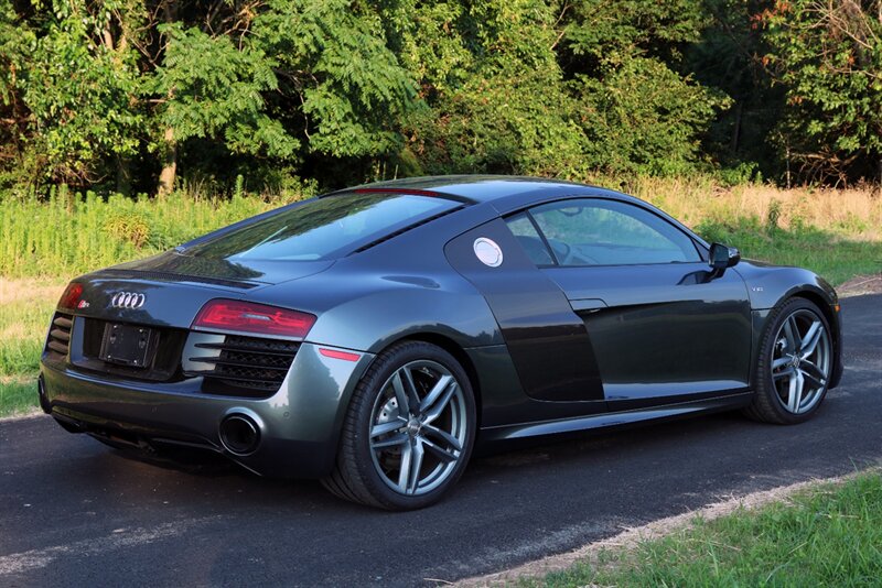 2014 Audi R8 V10 5.2 quattro 6-Speed   - Photo 2 - Rockville, MD 20850