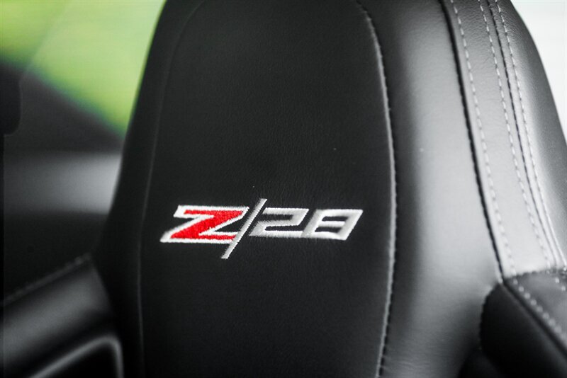 2015 Chevrolet Camaro Z28   - Photo 12 - Rockville, MD 20850