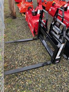 2024 Woods Pallet Forks PFW2242S   - Photo 1 - Olympia, WA 98501