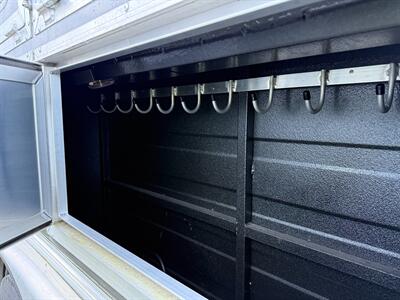 2020 Logan Coach Limited 3-Horse Living Quarters w/ Slide Out - Photo 19 - Olympia, WA 98501